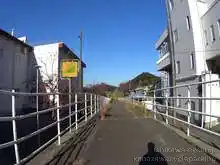 工場の敷地の間を通る[📸20年11月]