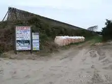 加賀舞子公園を過ぎると海岸防災林整備の作業用道路が並走してる[📸19年11月]