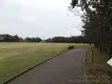 自転車道を抜けると安宅海浜公園に入る[📸19年11月]