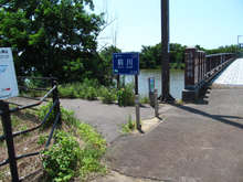 前川の上流側に水辺歩行ルートがある[📸20年07月]