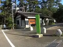 安宅関の駐車場。公衆トイレと休憩所がある[📸20年09月]
