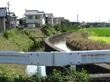 排水機場建物を過ぎると2段になった変わった用水路[📸20年7月]
