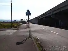 国道を渡り回り込むと遊歩道が現れる[📸19年11月]