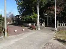 神社の前を横切る[📸19年11月]
