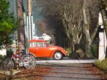 写真を撮ってたらタイミングよくレトロな車が走って行った[📸19年11月]