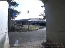 自転車道はトンネル抜けて左折[📸20年11月]