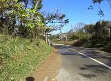 自転車道は右に入[📸20年11月]