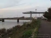 ヨットハーバーの施設が見えてくる[📸19年11月]