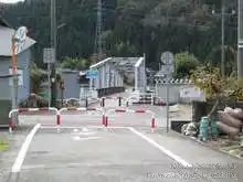 自転車道と一般道の交点は車止めのポールが設置されているが金名橋手前は通り抜けにくい[📸19年11月]
