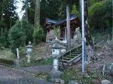 サイクリングロードは神社の参道を跨ぐように進む[📸19年11月]