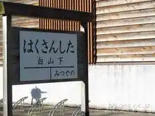 建物両サイドには駐輪場も設置してある[📸19年11月]