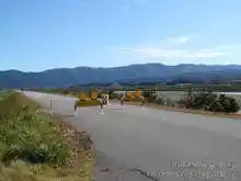 辰口橋を過ぎると自動車は通れない。ただし、農道から入れるため川釣りなどの車を見かけることがある[📸19年11月]