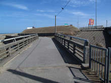 加賀海浜自転車道が冬季閉鎖のためか老朽化を知らせる注意看板が撤去されていた[📸20年03月]