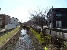 まだ田植え前なので用水路の水も流れていない[📸20年03月]